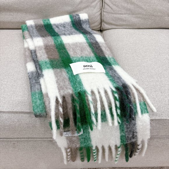 90% NEW AMI SCARF - Picture 1 of 9